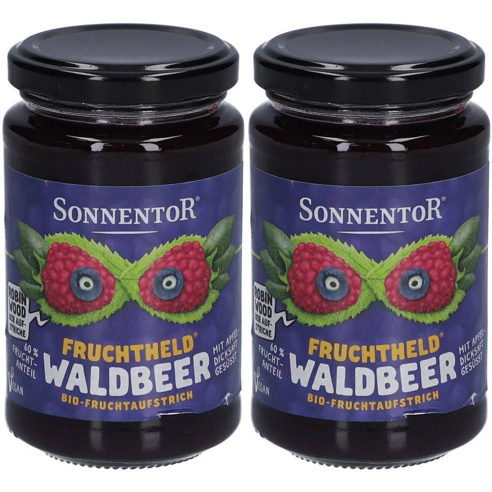 Zwei Gläser Sonnentor Waldbeer Fruchtaufstrich mit Etikett.
