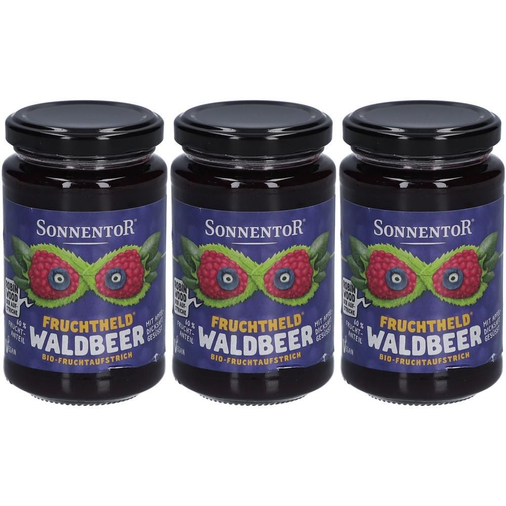 Drei Gläser Sonnentor Waldbeer Fruchtaufstrich mit Etikett und schwarzem Deckel.