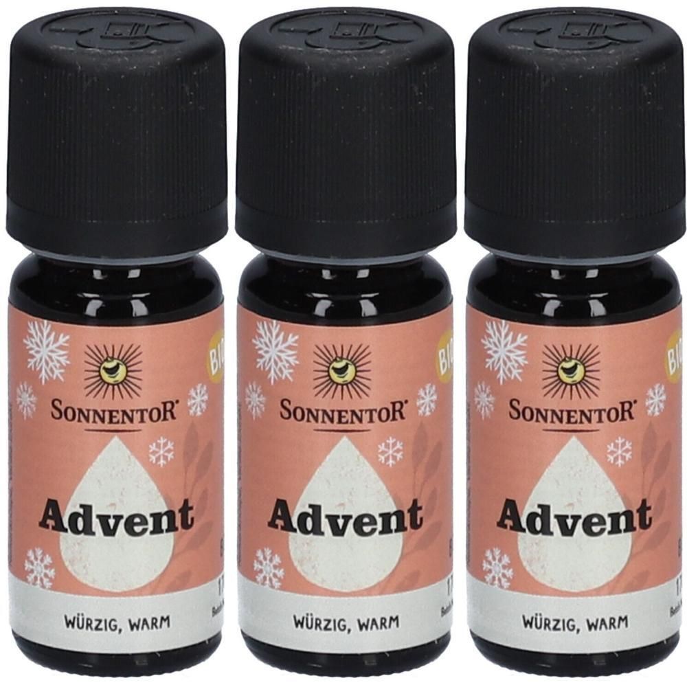 Drei kleine braune Glasflaschen mit schwarzen Deckeln. Auf den Etiketten steht "SONNENTOR Advent".