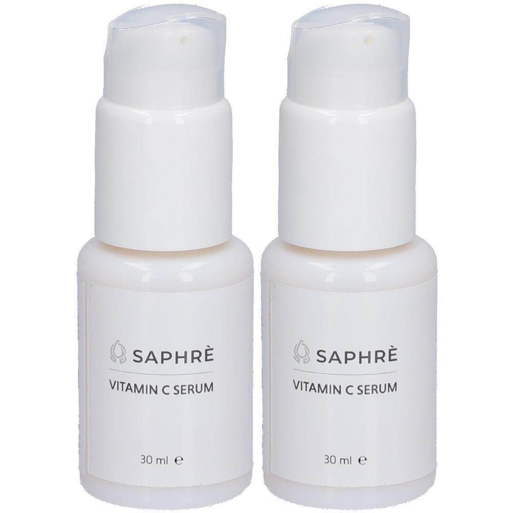 Zwei weiße Pumpflaschen mit SAPHRÈ Vitamin C Serum, je 30 ml.