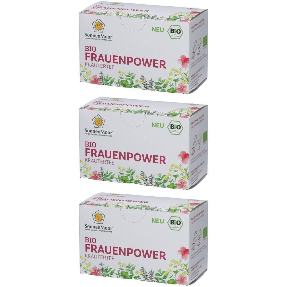 Drei Kartons SONNENMOOR BIO FRAUENPOWER Kräutertee. Weiße Verpackung mit Logo, Produktname und Bio-Siegel. Floral-Dekor.