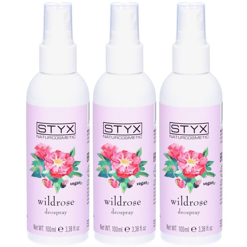 Drei Flaschen STYX Wildrose Deospray mit Rosenmotiv und "vegan" Aufschrift.