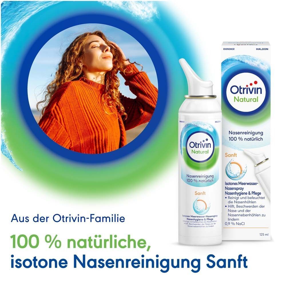Otrivin Natural Nasenreinigung Sanft Spray neben einer Faltschachtel. Im Hintergrund eine Frau mit geschlossenen Augen.