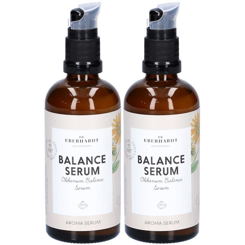 Zwei braune Glasflaschen mit Pumpspendern, Etiketten mit "BALANCE SERUM" und "AROMA SERUM".