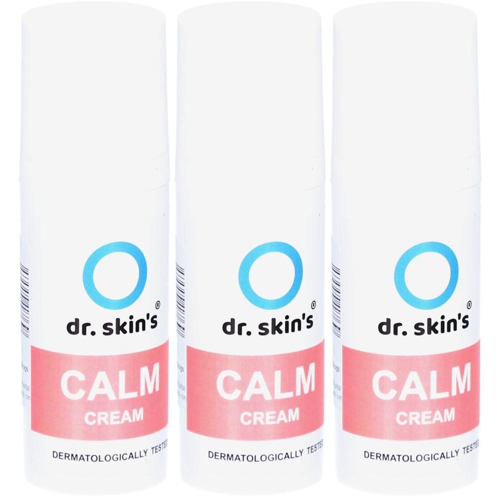 Drei weiße Flaschen mit blauem Kreislogo und der Aufschrift "dr. skin's CALM CREAM". Dermatologisch getestet.