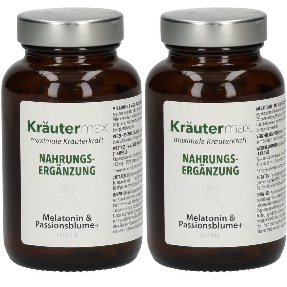 Zwei braune Glasflaschen mit silbernen Schraubverschlüssen, gefüllt mit Kapseln. Beschriftung: Kräutermax, Nahrungs-Ergänzung, Melatonin & Passionsblume+.