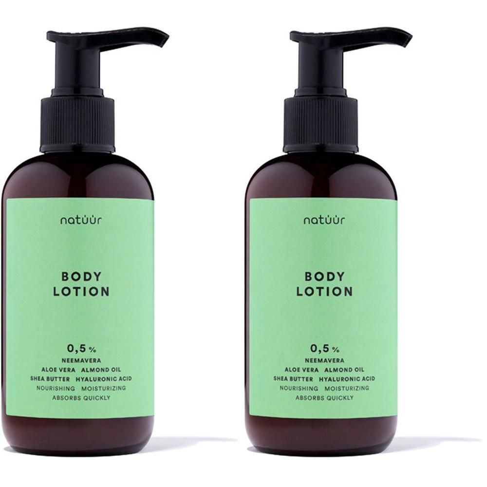 Zwei braune Pumpflaschen natüür Body Lotion mit hellgrünen Etiketten.
