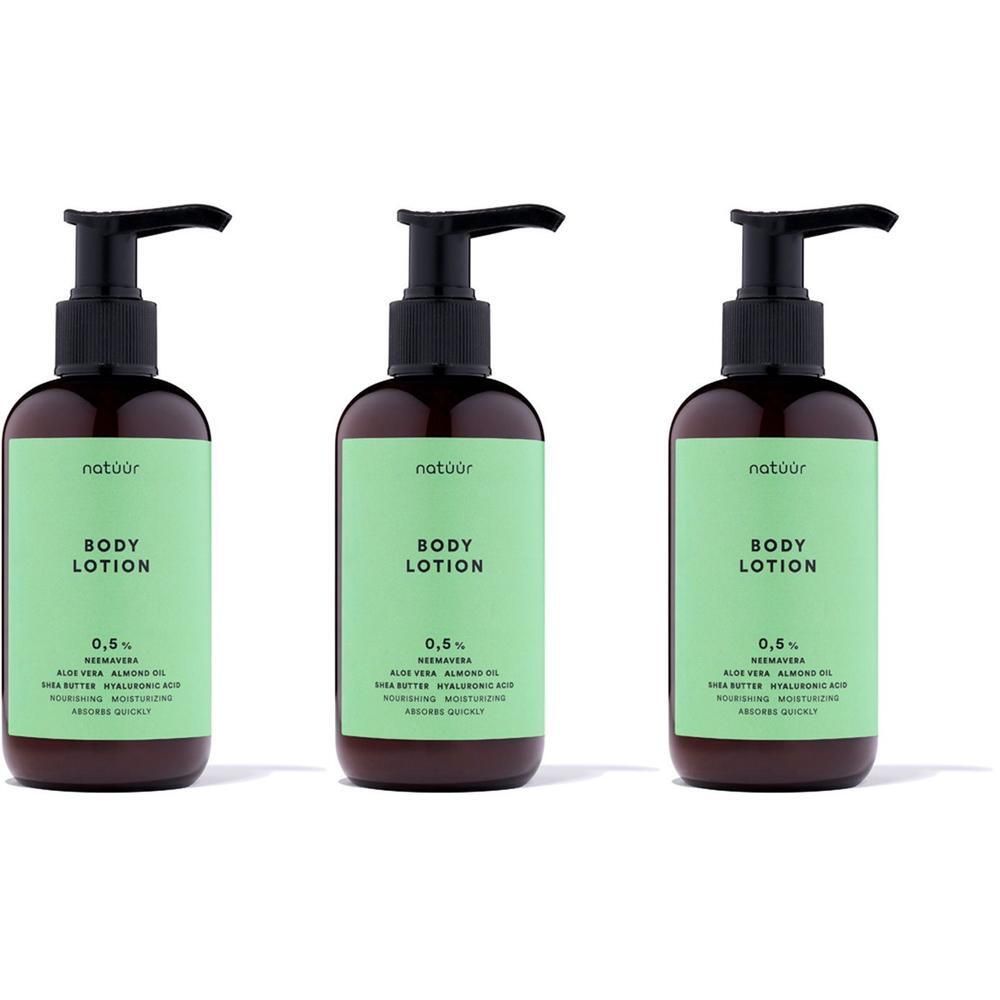 Drei braune Pumpflaschen natüür BODY LOTION mit hellgrünem Etikett auf weißem Hintergrund.