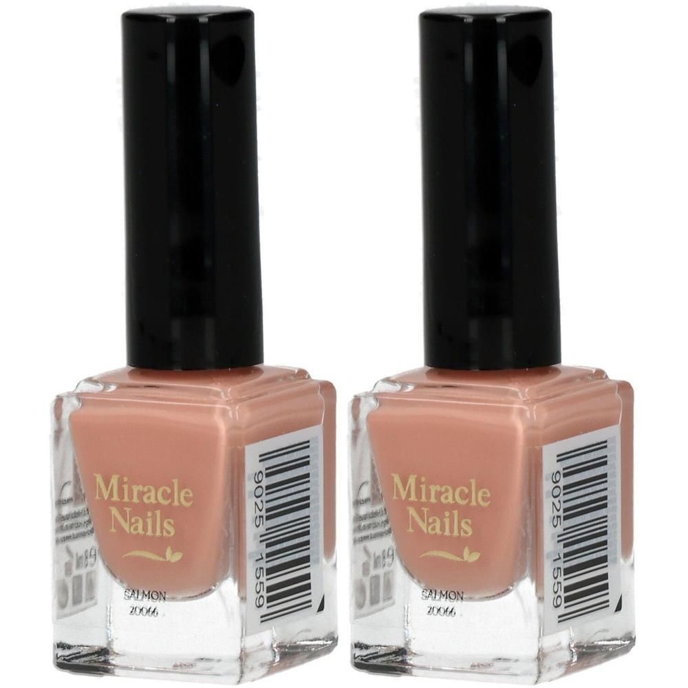 Zwei Fläschchen Nagellack in Nude-Farbe mit schwarzen Kappen.