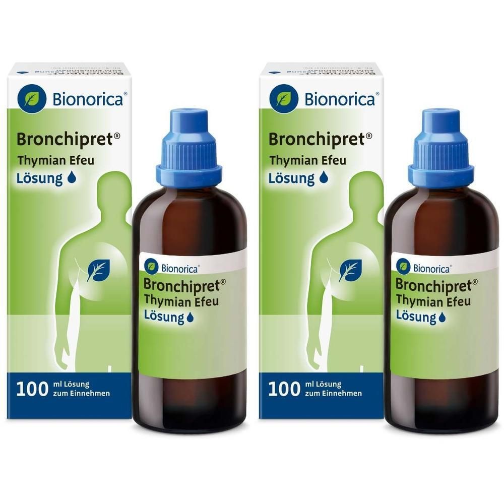 Zwei Flaschen Bronchipret® Lösung mit je 100 ml und Schachteln. Grüne und weiße Verpackung mit stilisierter Brustkorbdarstellung.