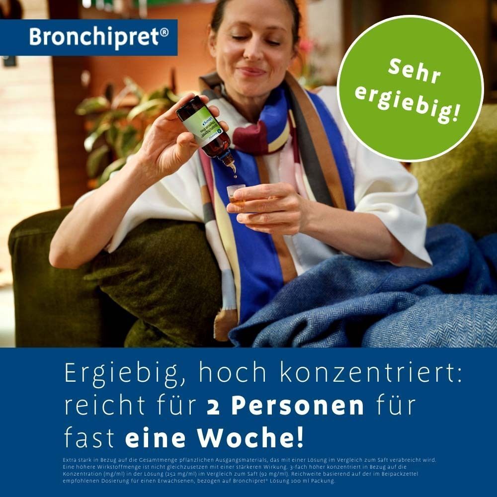 Frau nimmt Bronchipret® Lösung ein. Kreis mit Text: Sehr ergiebig! Text: Ergibig, hoch konzentriert: reicht für 2 Personen für fast eine Woche!