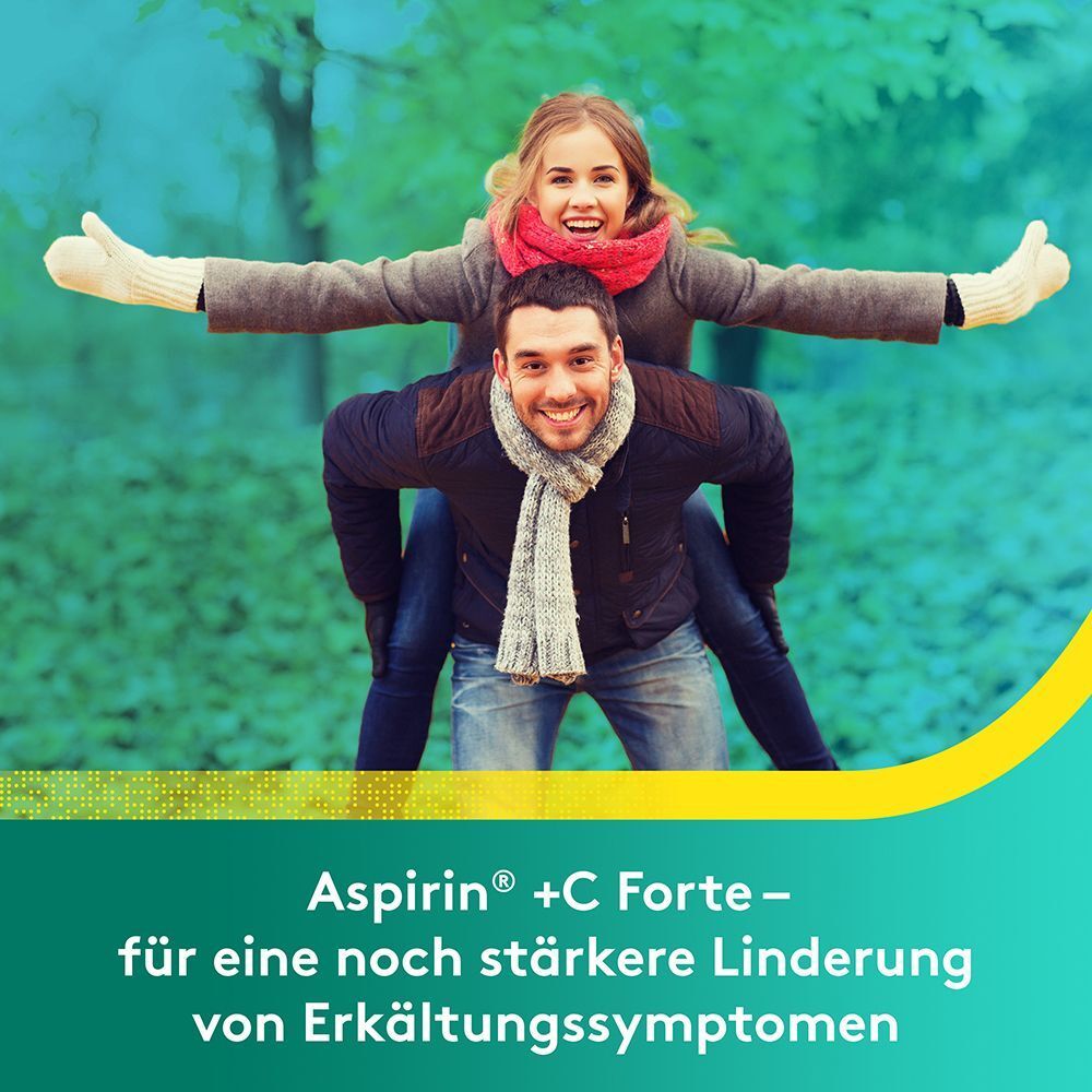 Mann trägt Frau auf dem Rücken im Freien, lächelnd. Produktbezogener Slogan.
