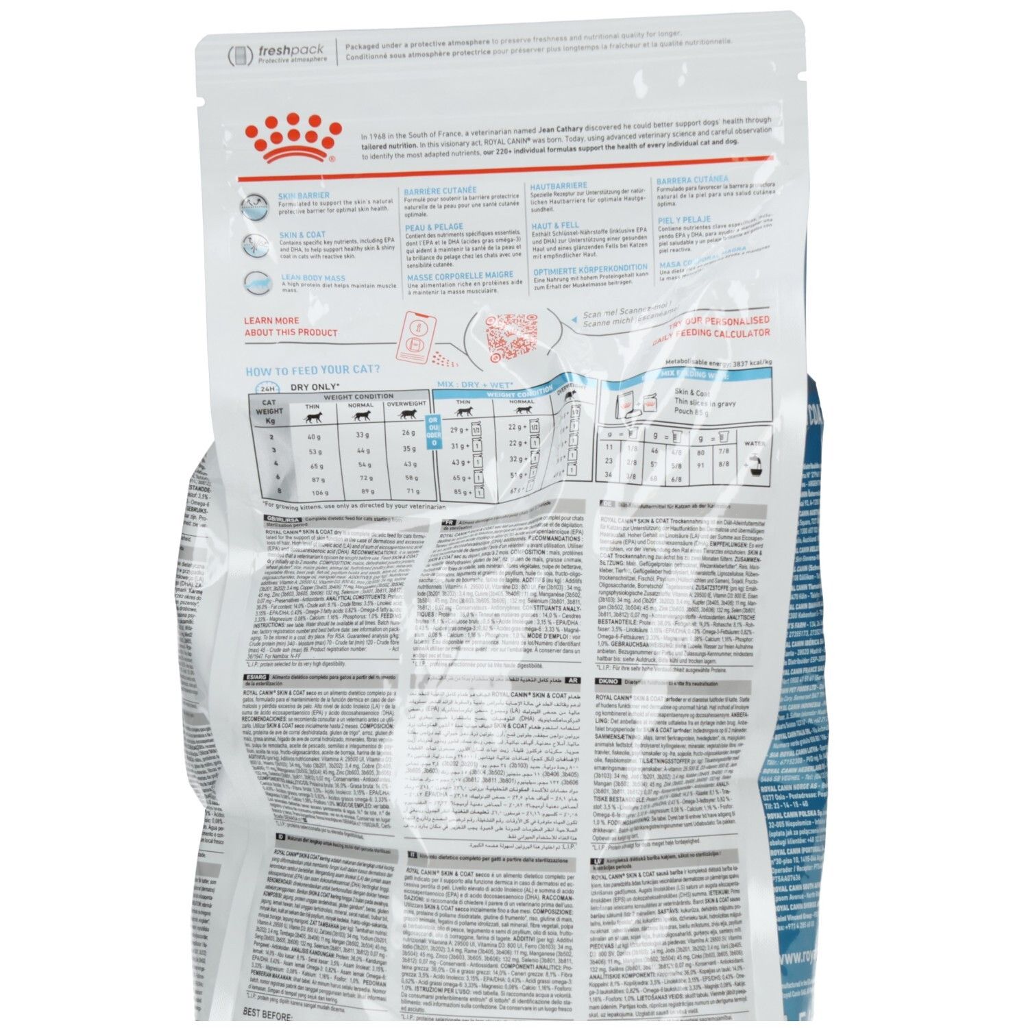 Rückseite des ROYAL CANIN® Veterinary SKIN & COAT Trockennahrung Beutels mit Fütterungstabelle und Hinweisen.