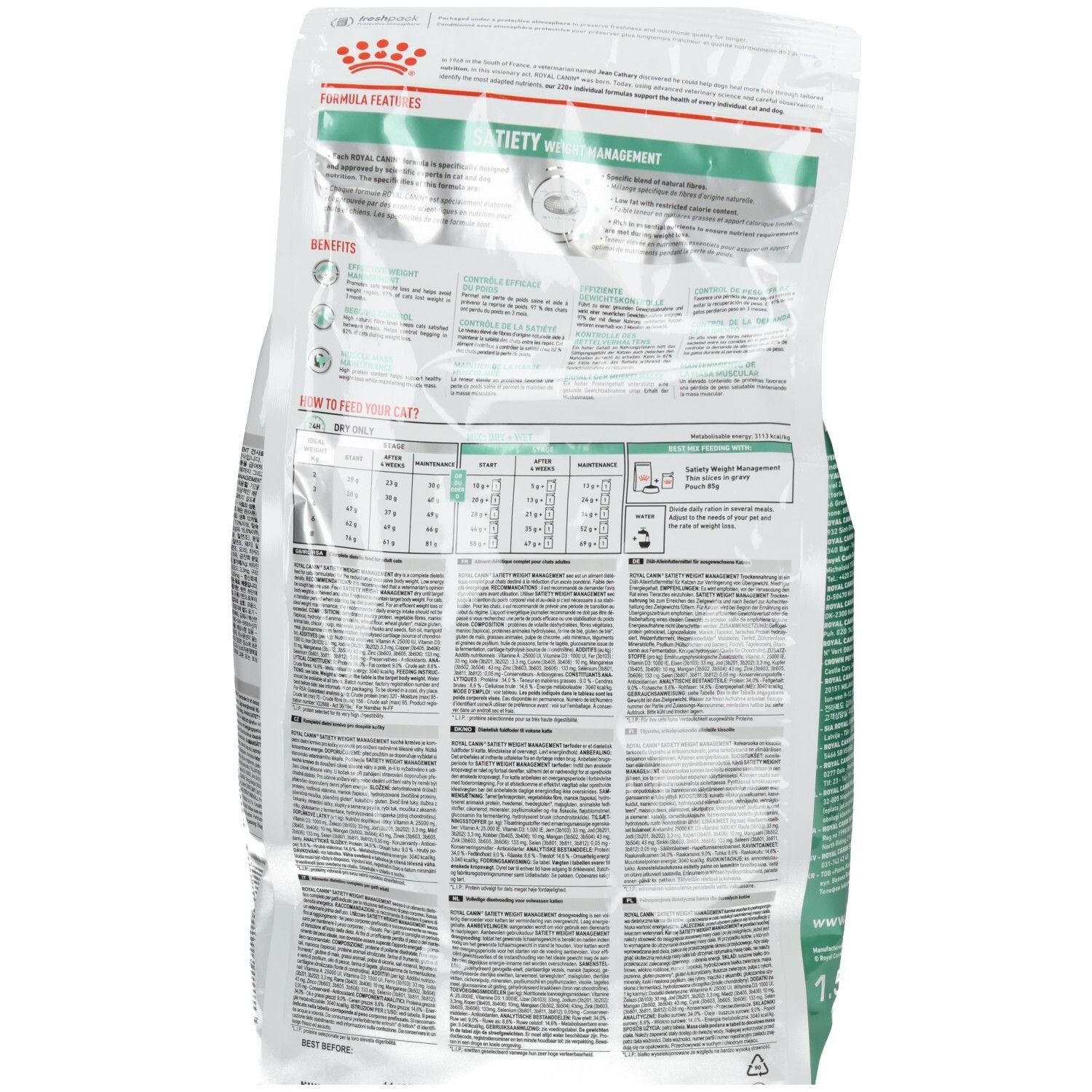 Rückseite eines 1,5 kg Beutels Royal Canin Satiety Weight Management Katzenfutter mit Fütterungstabelle.