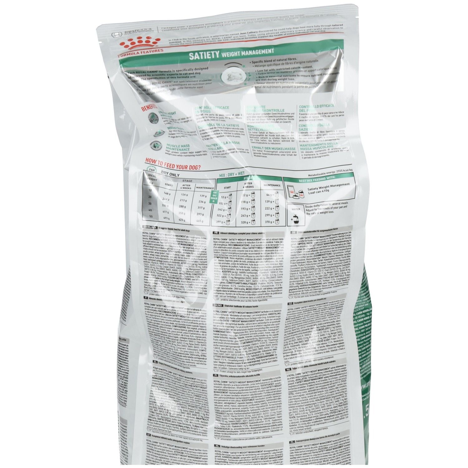 Rückseite eines 1,5 kg Beutels Royal Canin Satiety Weight Management Hundefutter mit Fütterungstabelle.