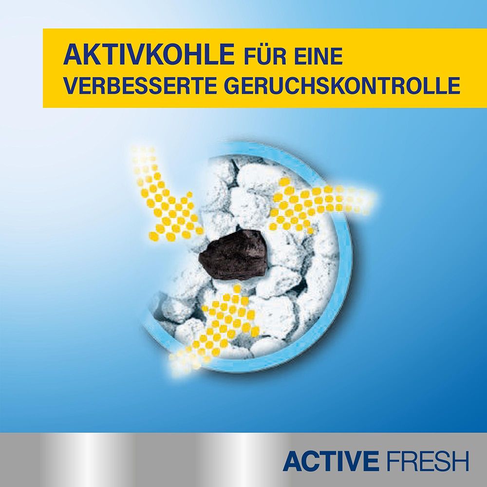 Nahaufnahme von Aktivkohlepartikeln, die Gerüche absorbieren, umgeben von Katzenstreu.