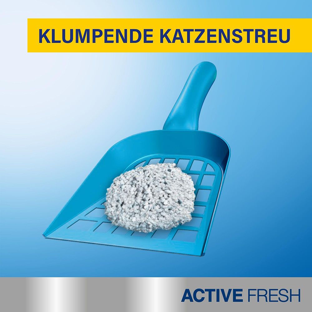 Eine Streuschaufel mit einem großen Klumpen aus CATSAN Katzenstreu.