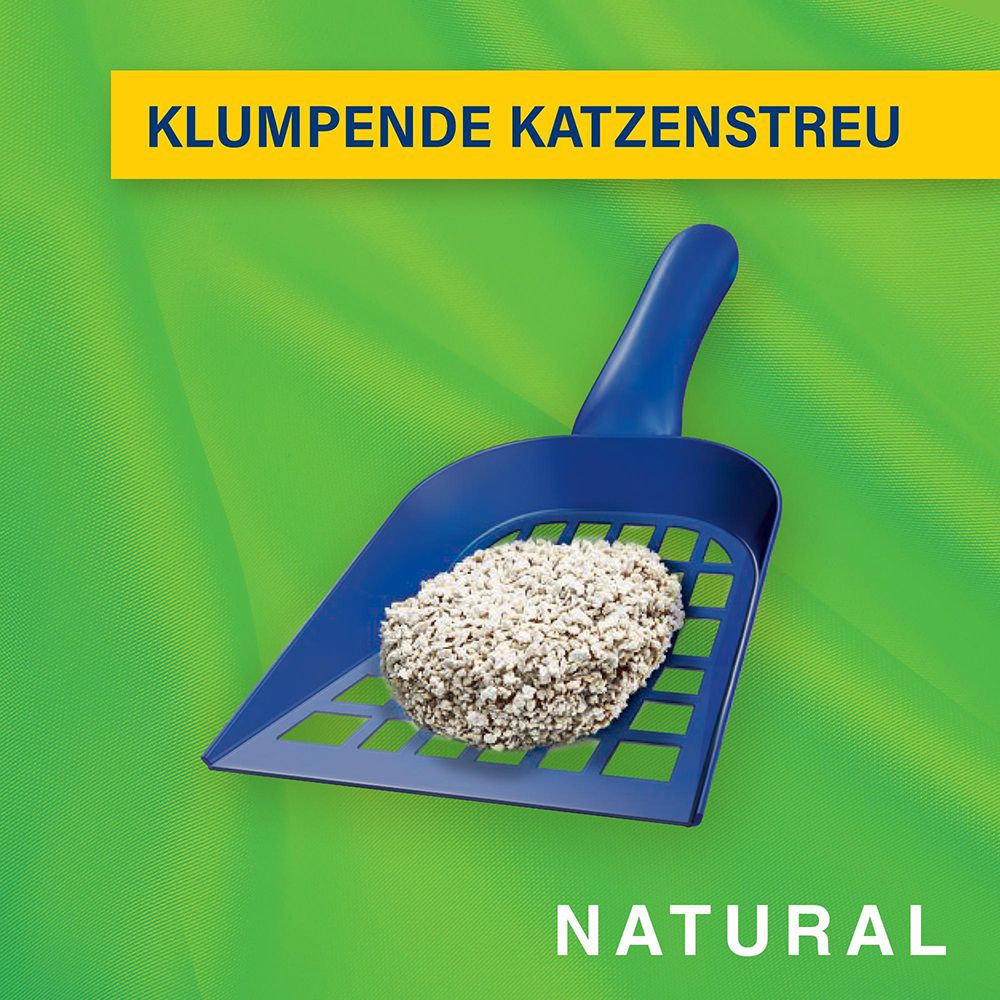 CATSAN NATURAL Klumpende Katzenstreu auf einer blauen Schaufel.