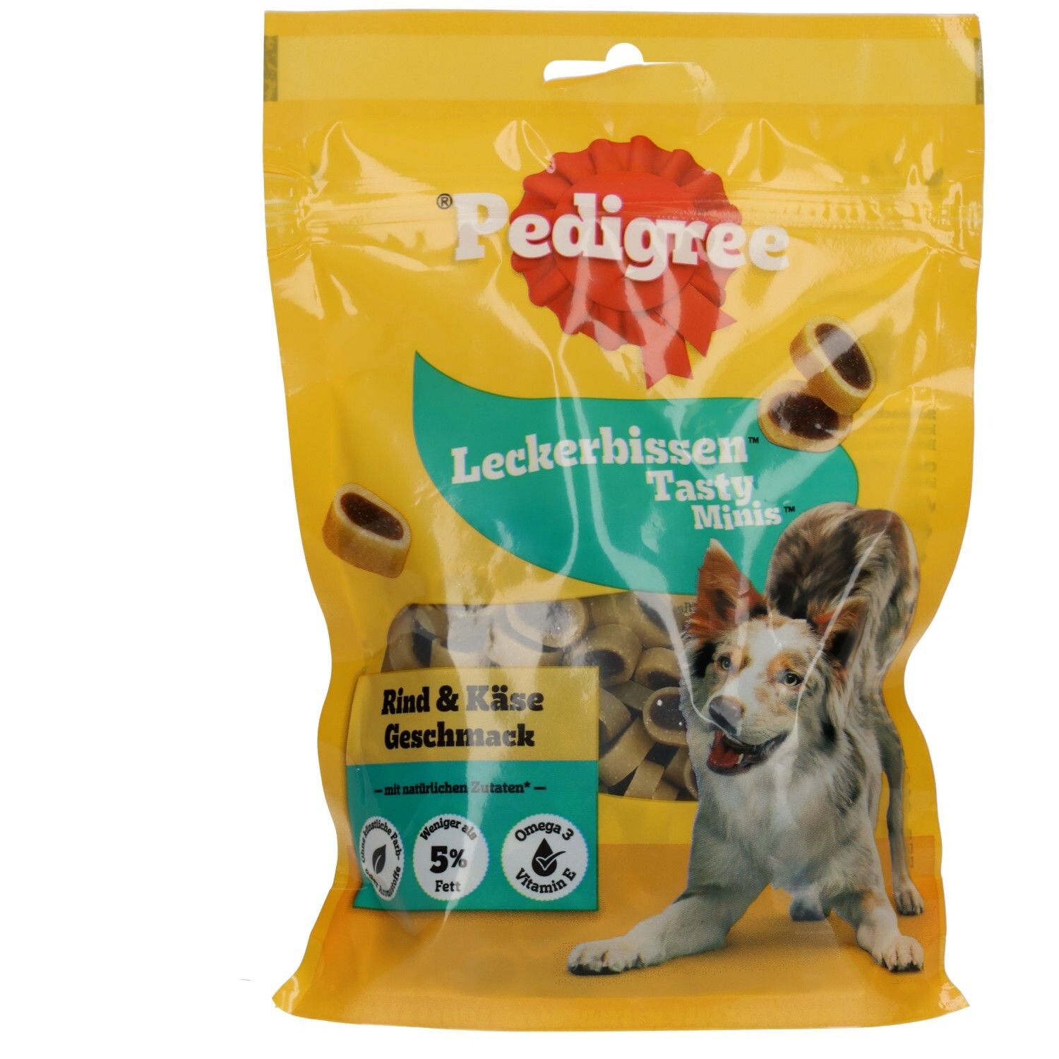 Gelbe Verpackung Pedigree Leckerbissen Tasty Minis Rind & Käse mit Hundefoto.