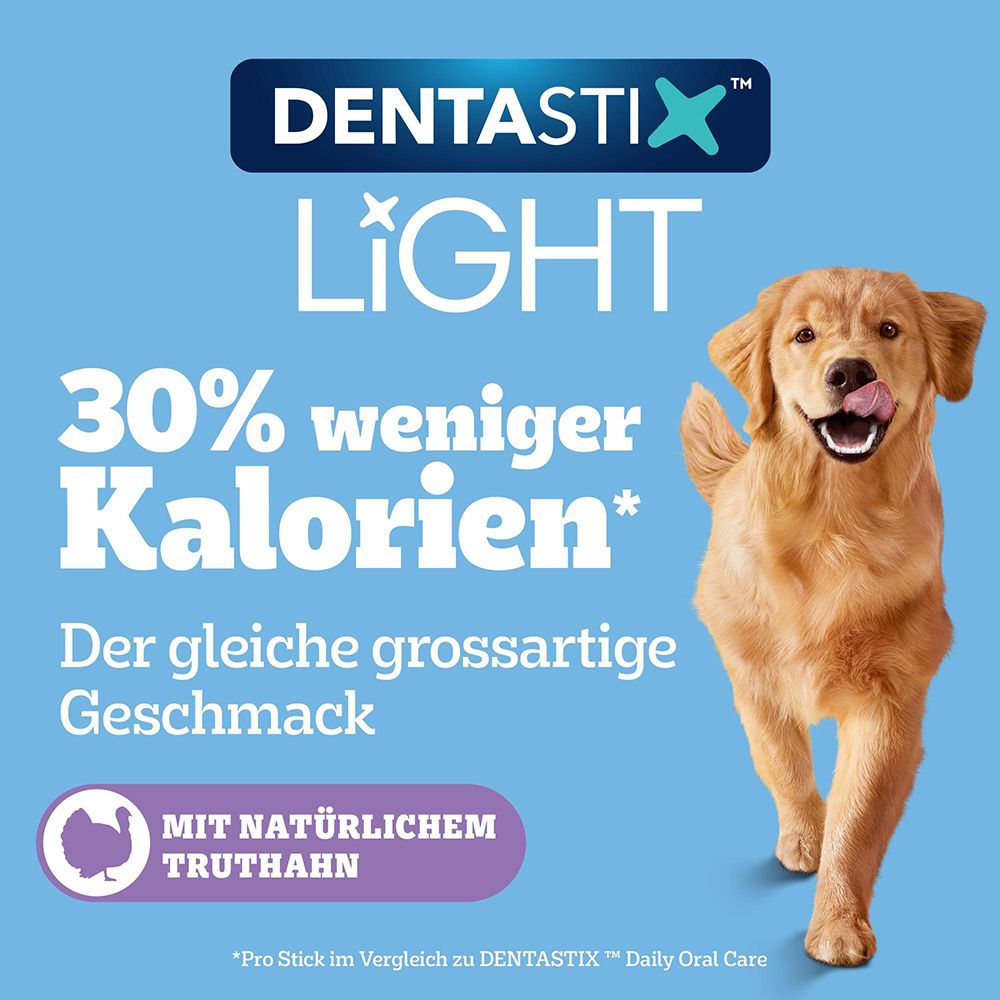 Pedigree Denta Stix Light: 30% weniger Kalorien. Ein Hund leckt sich die Lippen. Text: 'Der gleiche grossartige Geschmack'.