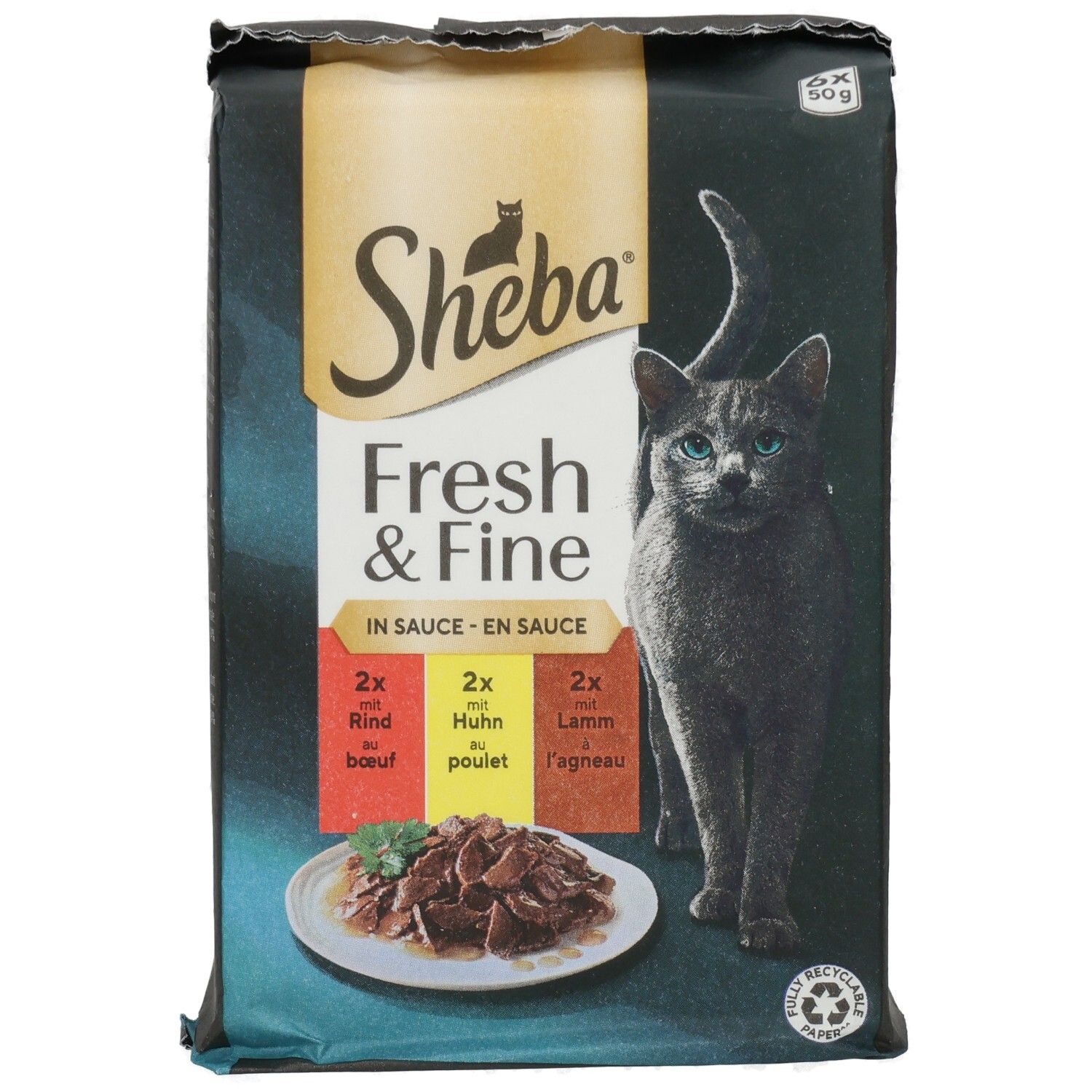 Sheba Fresh & Fine in Sauce 6x50g Packung mit Rind, Huhn und Lamm. Vorderseite mit Katze und Produktbild.