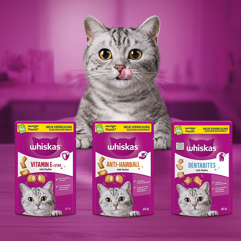 Drei Whiskas Katzenleckerli-Packungen: Vitamin E-Xtra, Anti-Hairball, Dentabites.