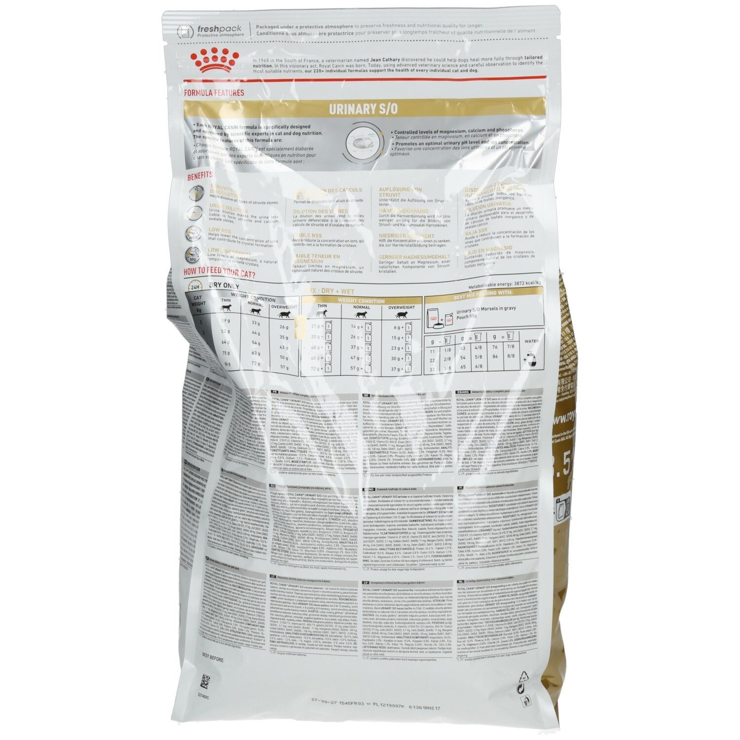 Rückseite eines Royal Canin Veterinary URINARY S/O Katzenfutterbeutels mit Nährwertangaben und Fütterungsempfehlungen.