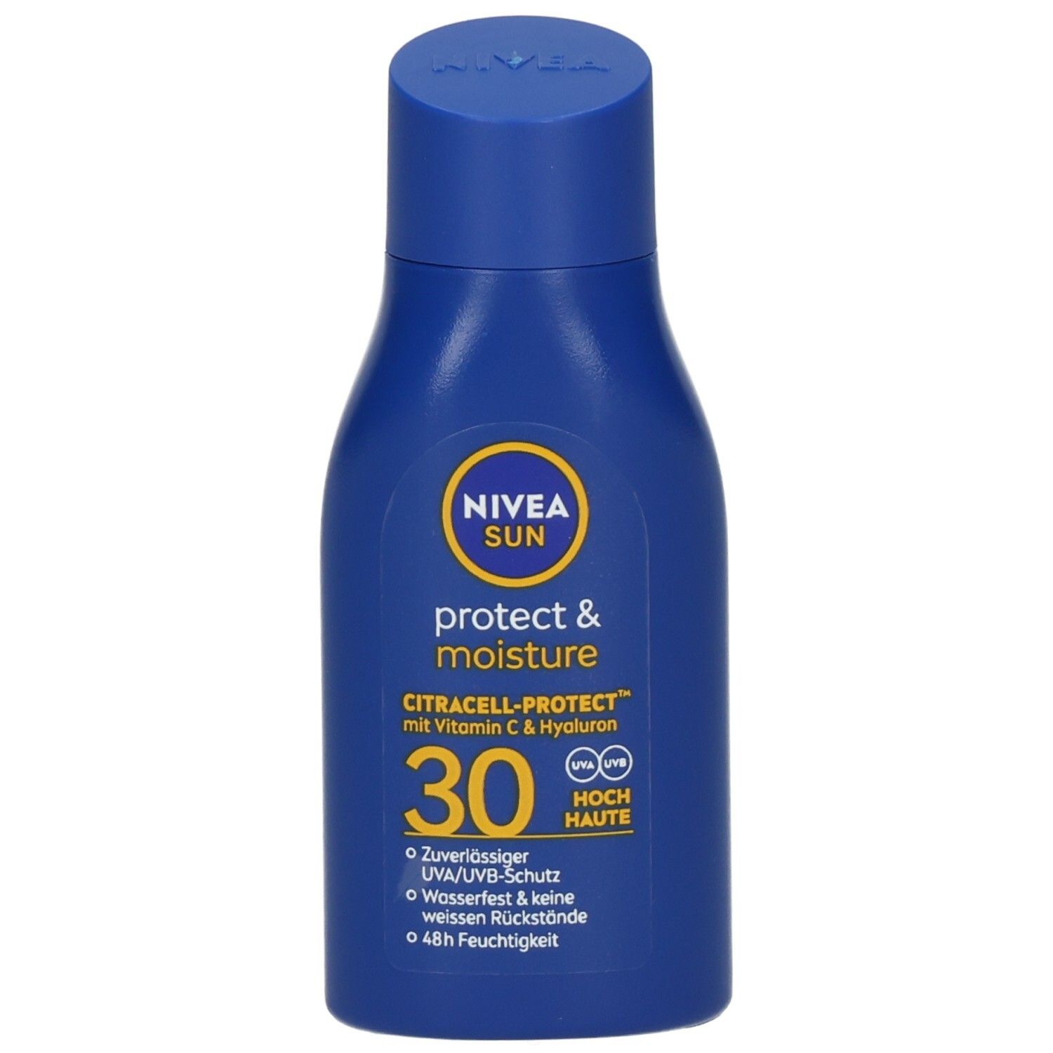 NIVEA SUN Protect & Moisture LSF 30 Sonnencreme in blauer Flasche mit gelbem Etikett. Bietet UVA/UVB-Schutz und 48h Feuchtigkeit.