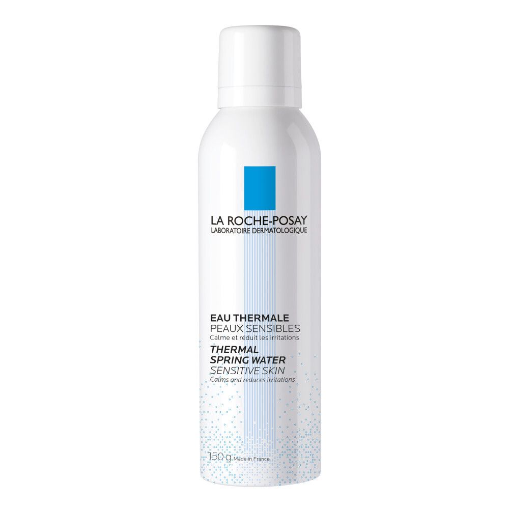 Weißes Spray mit blauem Logo. Text: La Roche-Posay, Eau Thermale, Thermal Spring Water, Sensitive Skin. 150g.