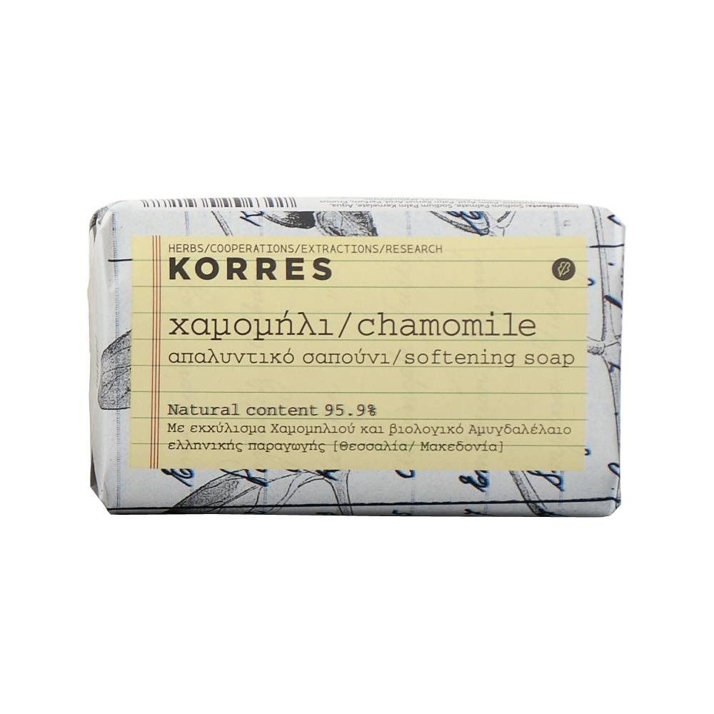 KORRES® Savon Kamille. Seifenstück in Papier verpackt. Gelber Aufkleber mit Produktinformationen und griechischem Text.