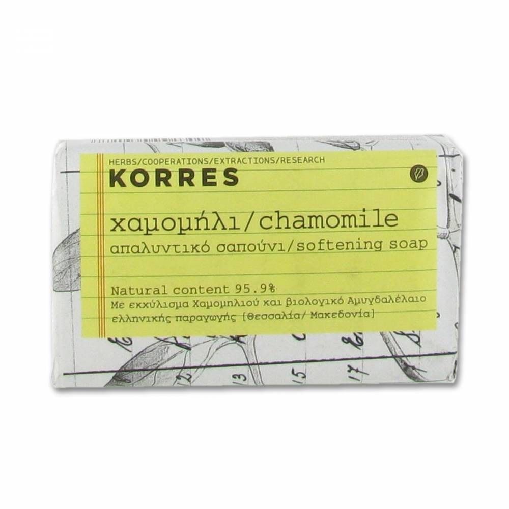 KORRES® Savon Kamille. Seifenstück in Papier verpackt. Gelber Aufkleber mit Produktinformationen und griechischem Text.