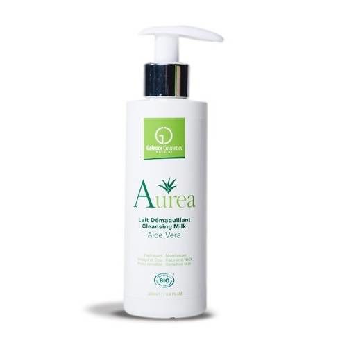 Weiße Flasche mit Pumpe. Aufschrift "Aurea Lait D
emaquillant Cleansing Milk Aloe Vera". Bio-Siegel.
