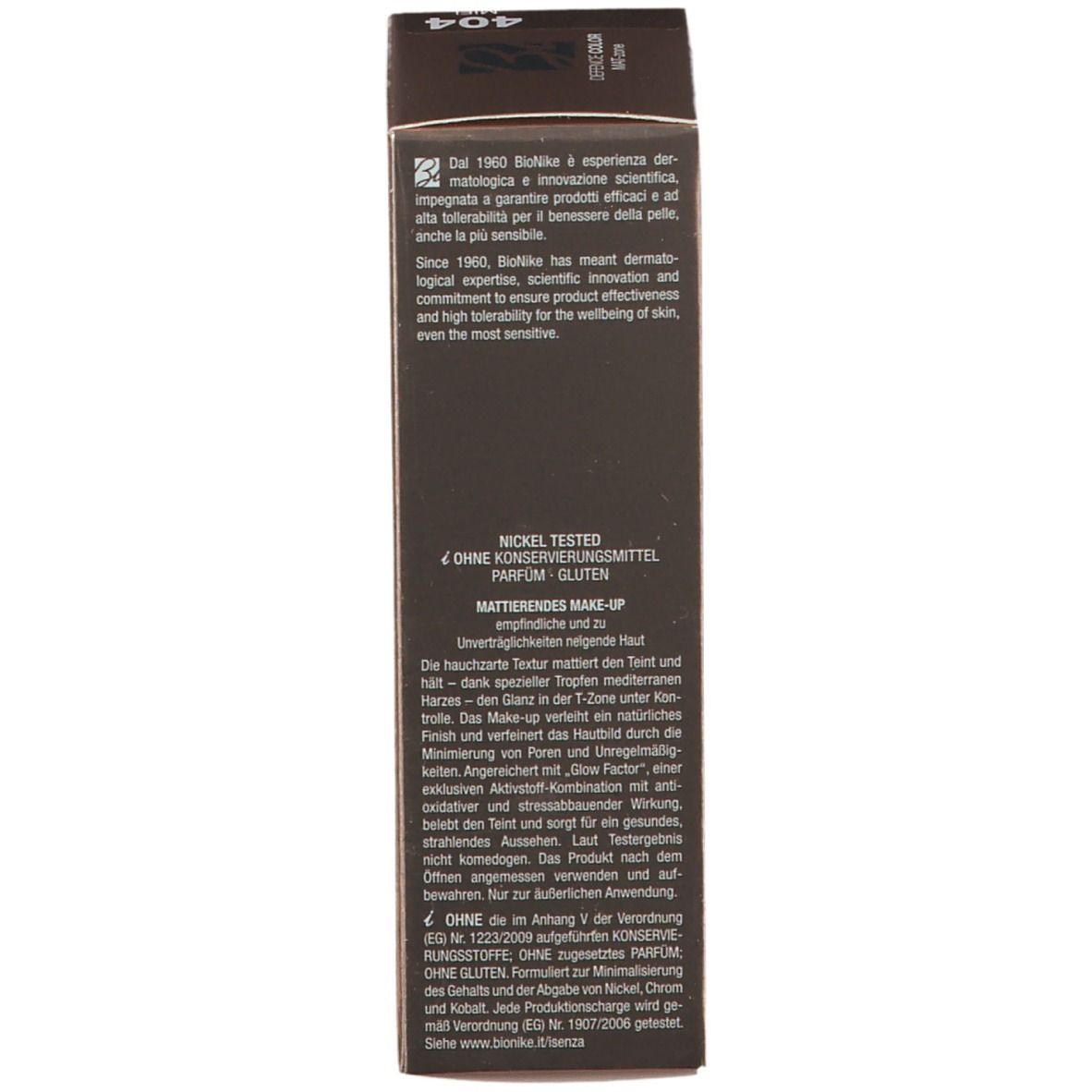 Seite der BioNike DEFENCE COLOR MAT-zone Foundation-Verpackung. Text über die Marke und Produktvorteile.