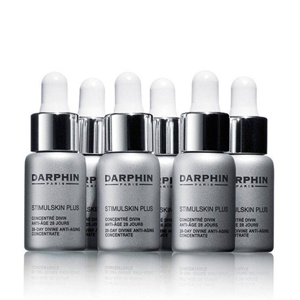 Sechs kleine Fläschchen mit silbernen Kappen und Pipetten, beschriftet mit Produktnamen.