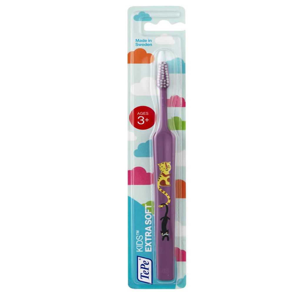 Zahnbürste für Kinder ab 3 Jahren. Lila Griff mit Tier-Motiven. "KIDS EXTRA SOFT" Schriftzug. Verpackung mit Wolkenmuster.