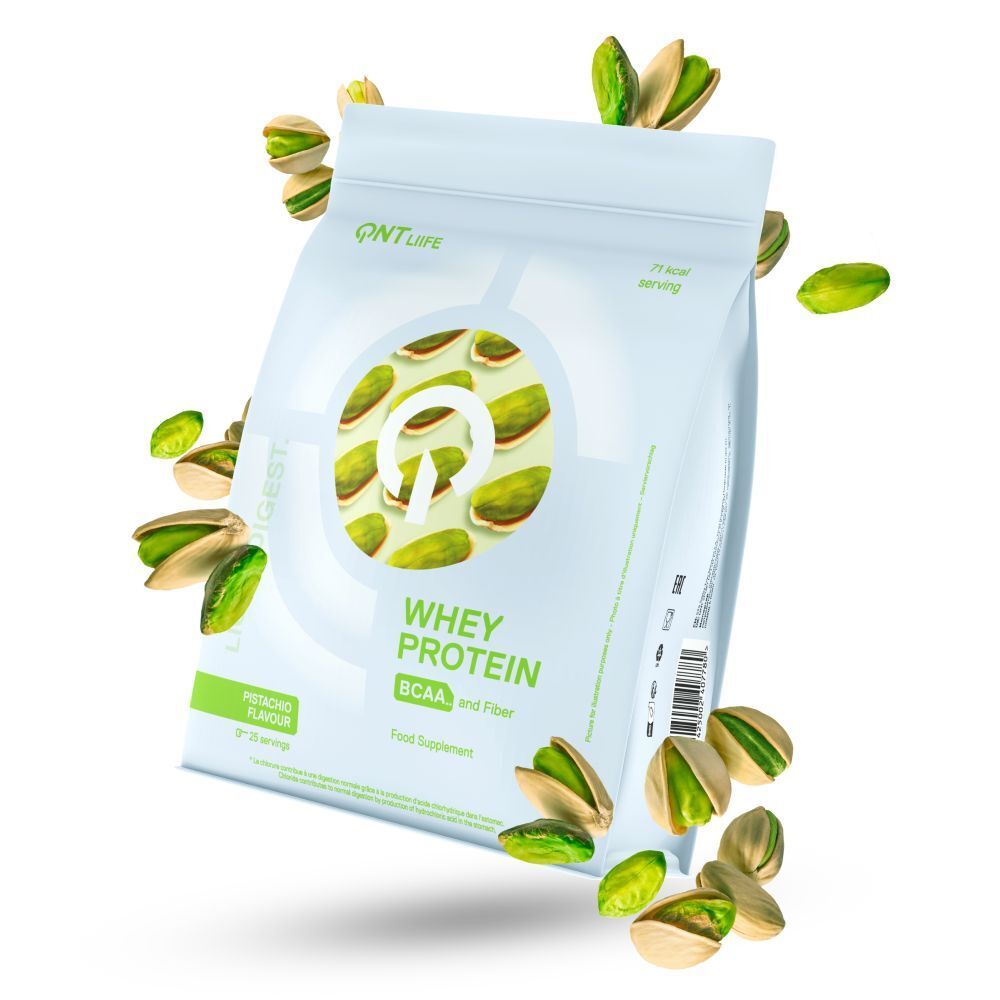 Beutel mit QNT Light Digest Whey Protein Pistazien-Geschmack. Pistazien umgeben den Beutel. Aufschrift: Whey Protein, BCAA und Ballaststoffe.