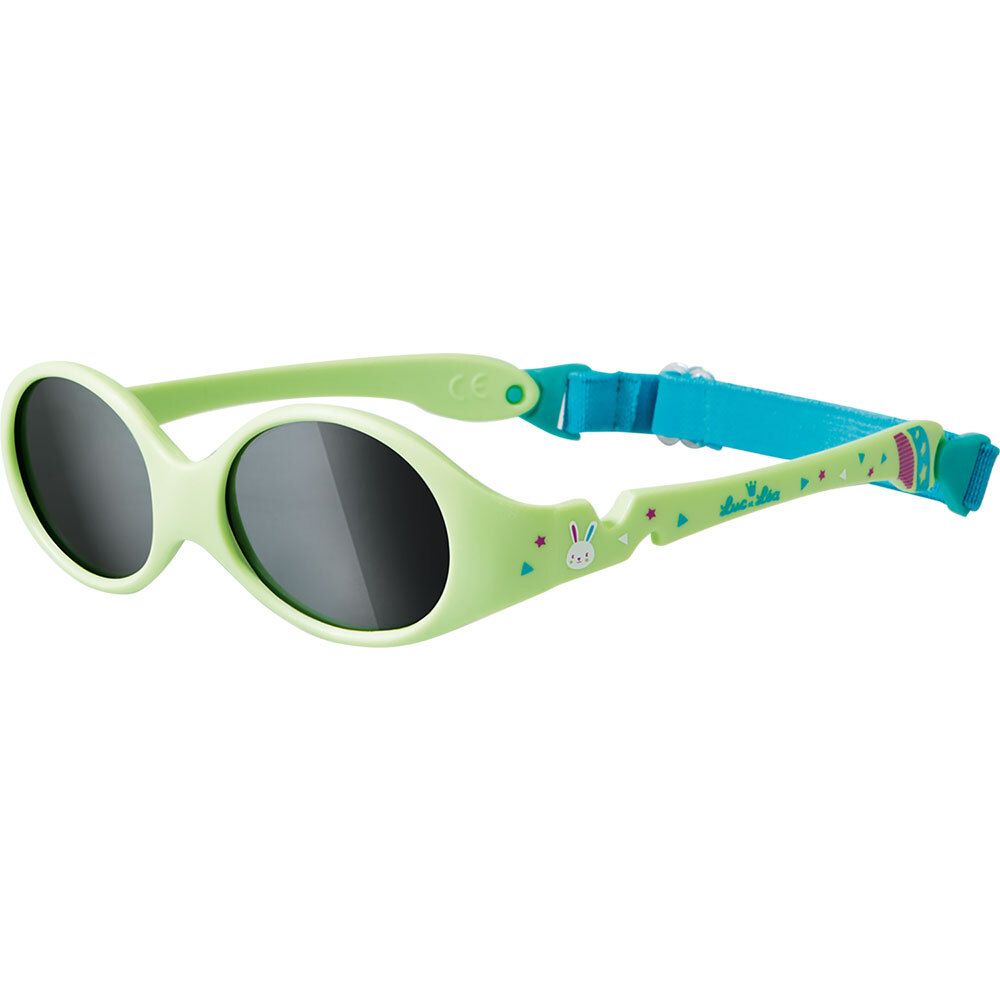 Grüne Baby-Sonnenbrille mit schwarzer Gläsern und Halteband. Aufgedruckte Muster und Logo.