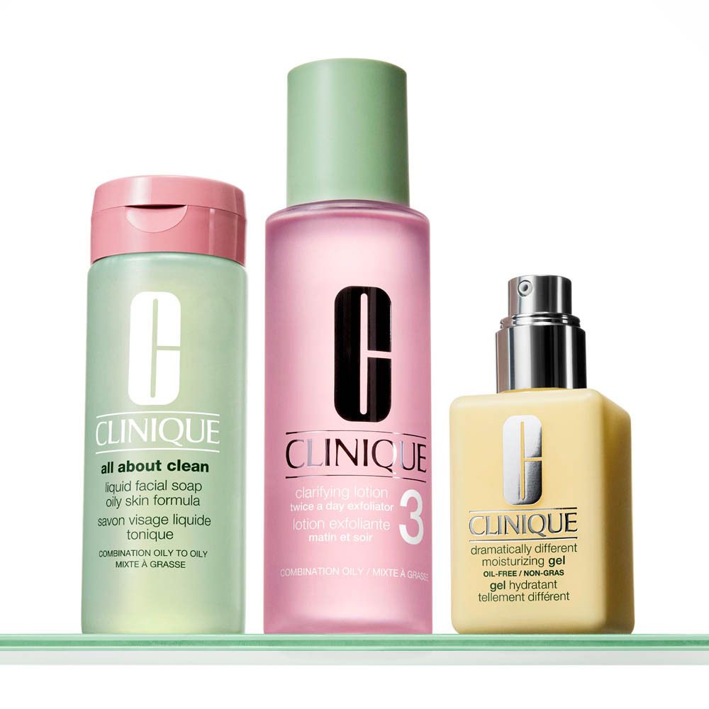 Clinique Hautpflege-Set: Flüssigseife, Gesichtswasser und Feuchtigkeitsgel. Verschiedene Flaschengrößen.