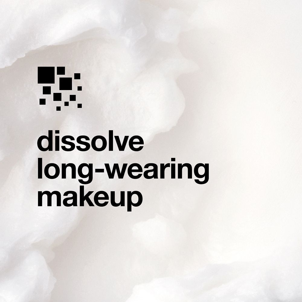 Text: dissolve long-wearing makeup. Hintergrund: cremige Substanz.