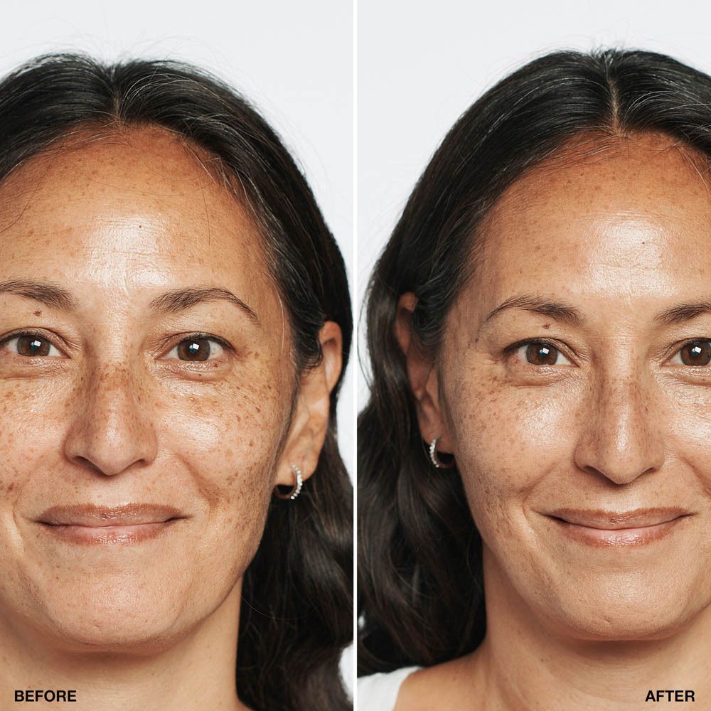 Vorher-Nachher-Vergleich einer Frau, die ein Make-up-Produkt verwendet.