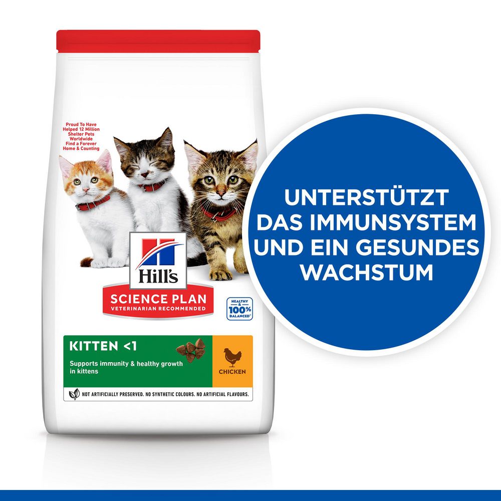 Hill's Science Plan Kitten <1 Huhn. Beutel mit drei Kätzchen. Text: Kitten <1, Huhn, Science Plan. Blauer Kreis.