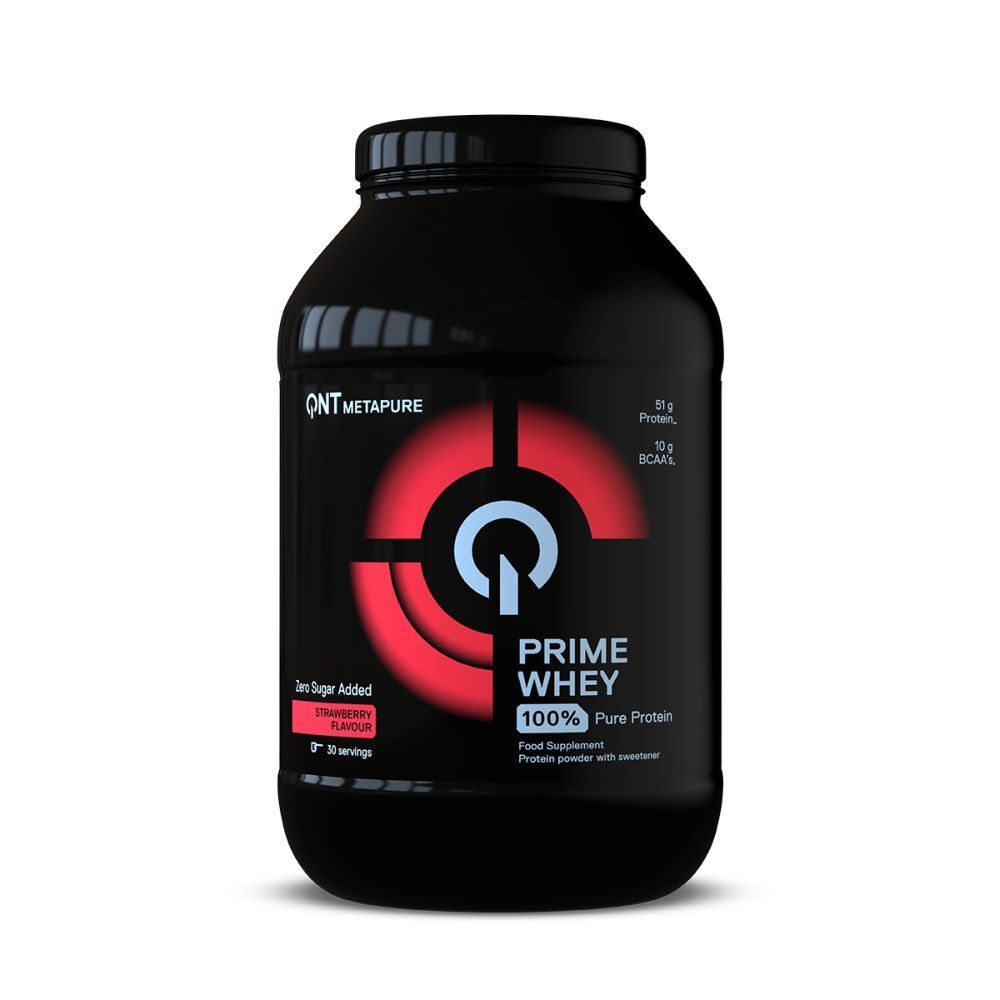 Schwarze Dose mit rotem und weißem Etikett. Aufschrift: Prime Whey, 100% Pure Protein, Erdbeer-Aroma.