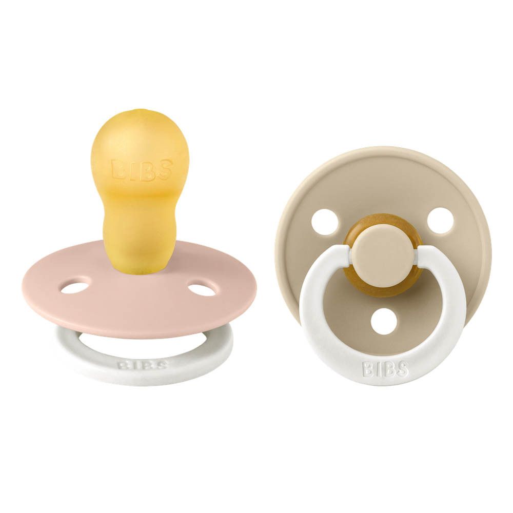 Zwei BIBS COULEUR Schnuller. Rosa und beige mit weißem Ring. Sauger aus Naturkautschuk. Größe 3.