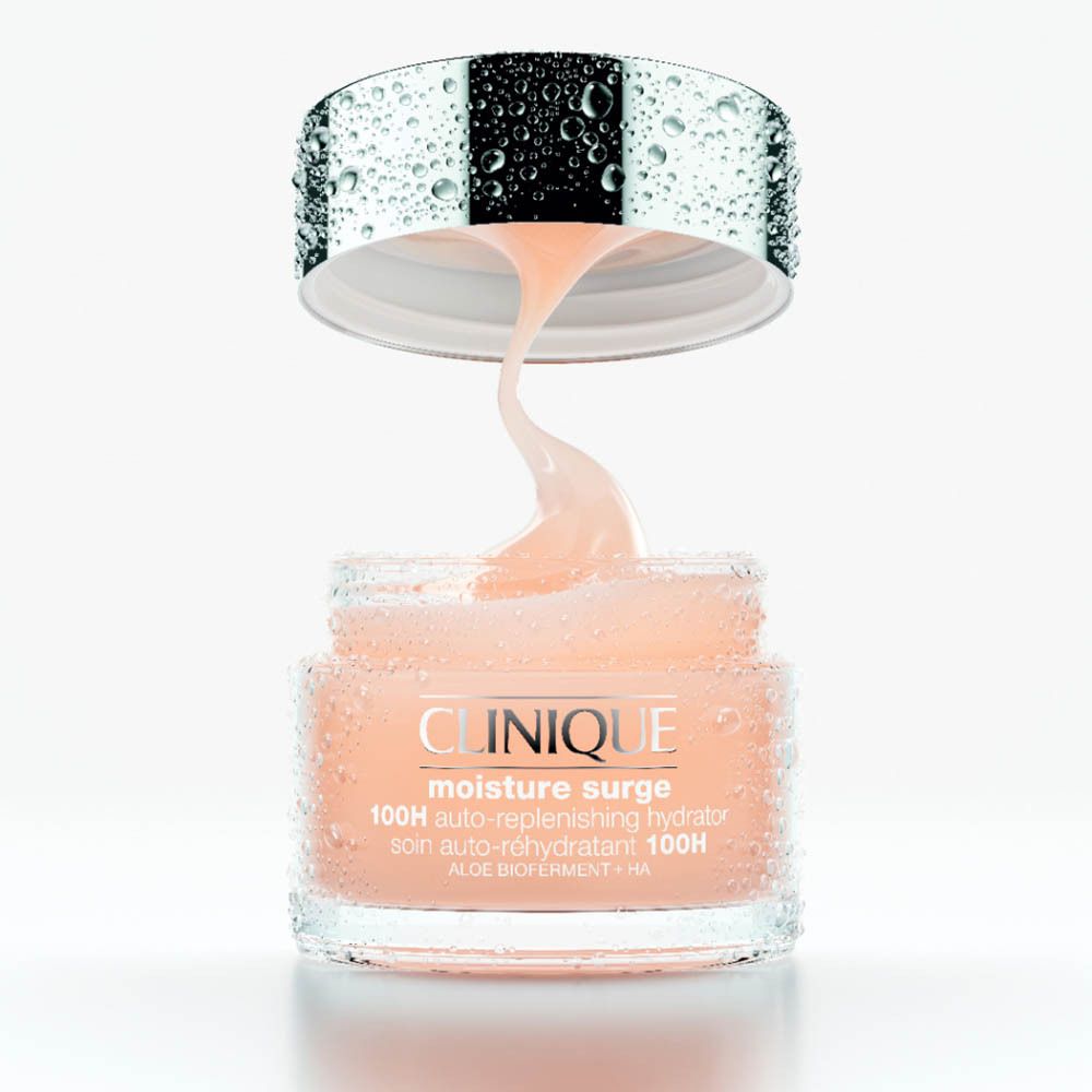 Clinique Moisture Surge 100H Auto-Replenishing Hydrator in einem Glasbehälter mit geöffnetem Deckel. Die Creme ist hellrosa und hat eine gelartige Textur.