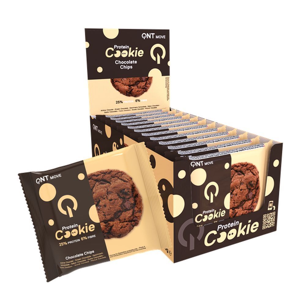 QNT Protein Cookie Schokoladenchips. Einzelne Kekse und eine geöffnete Box. Braune Verpackung mit Produktlogo.