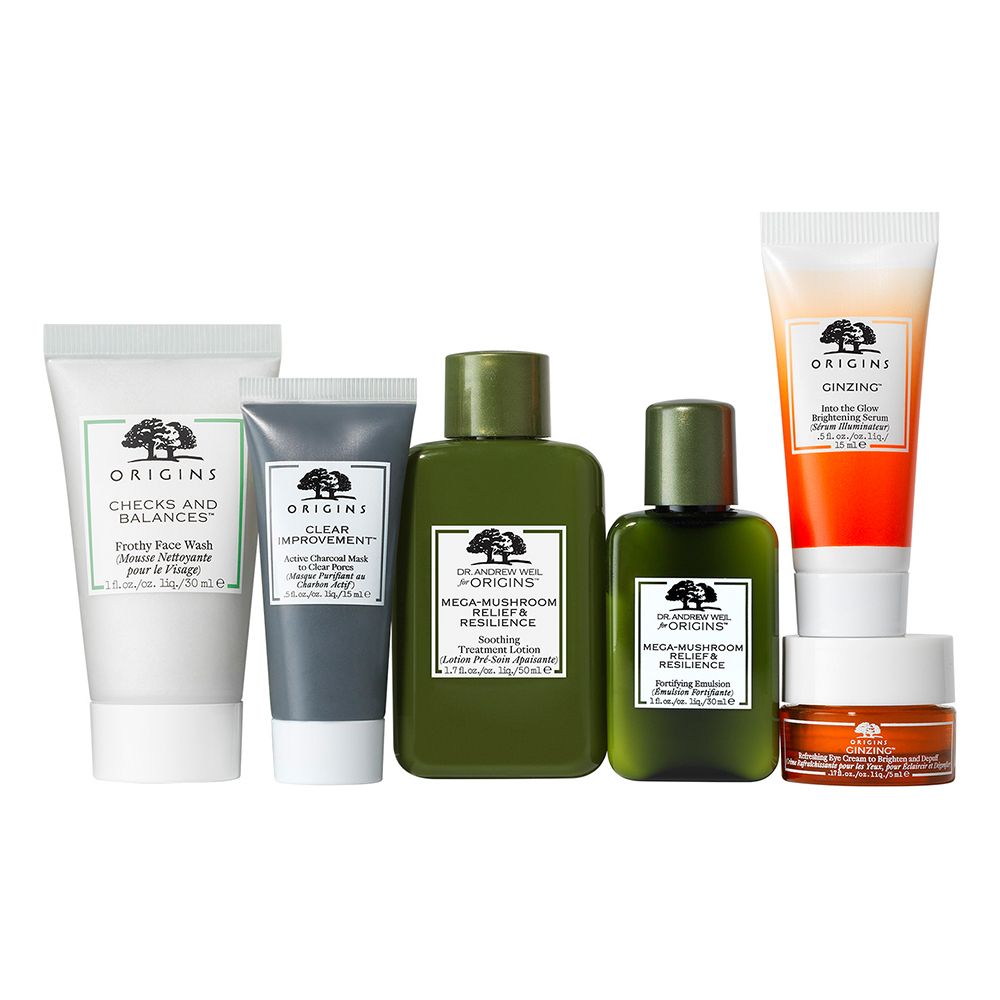 Eine Auswahl an Hautpflegeprodukten in verschiedenen Tuben und Flaschen. Das Set enthält Gesichtsreiniger, Maske, Lotion und Creme.