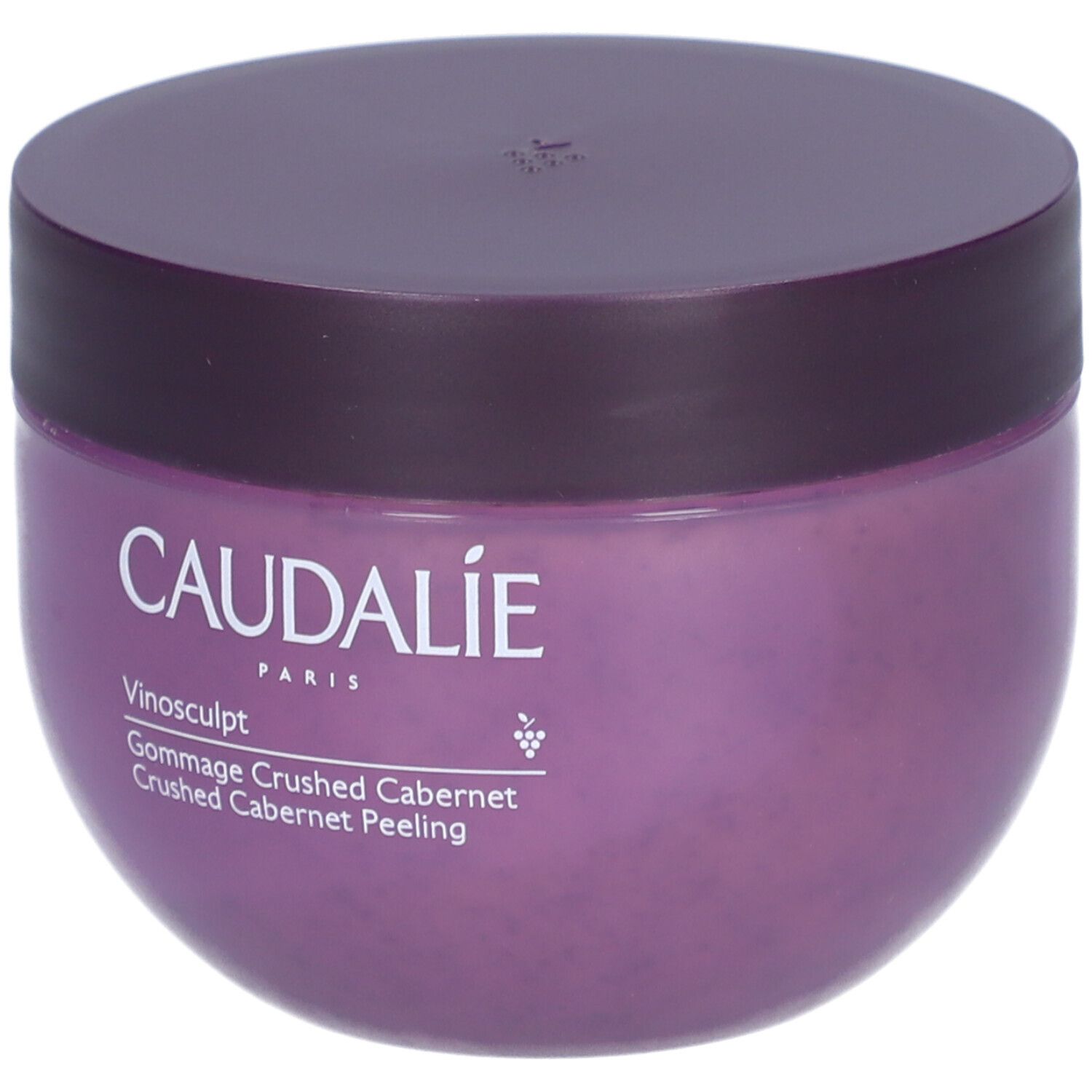Runder Tiegel mit lila Inhalt und Deckel. Aufschrift: Caudalie, Vinosculpt, Gommage Crushed Cabernet, Crushed Cabernet Peeling.