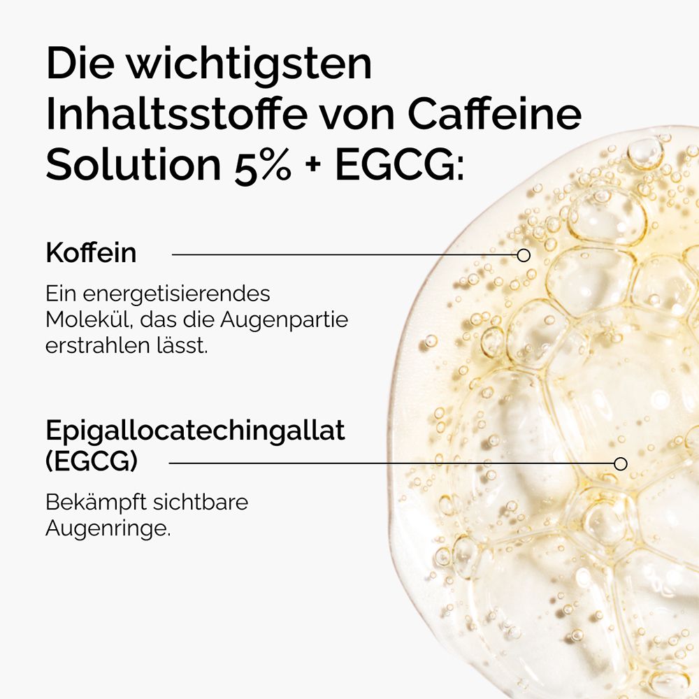 Nahaufnahme der Flüssigkeit mit Text. Text: Koffein, Epigallocatechingallat (EGCG).
