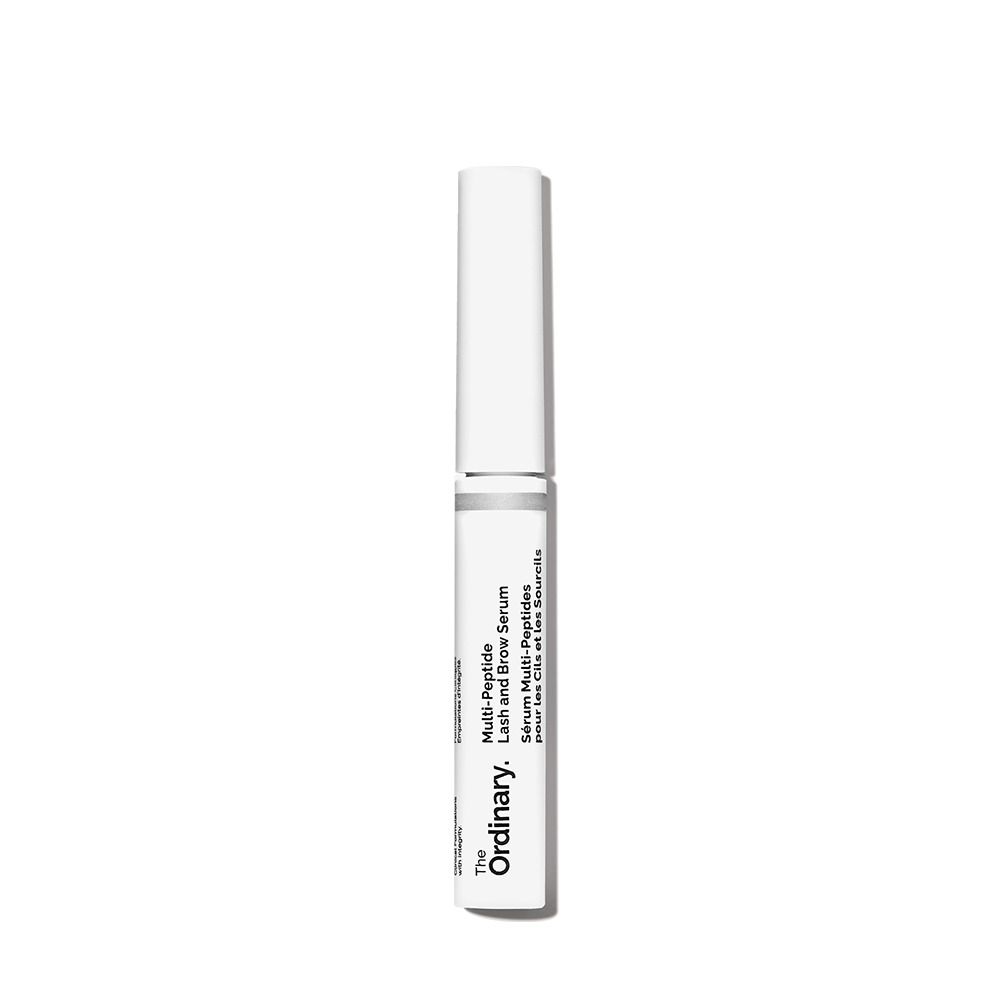 Serumflasche mit weißem Deckel. Aufschrift: Multi-Peptide Lash and Brow Serum.