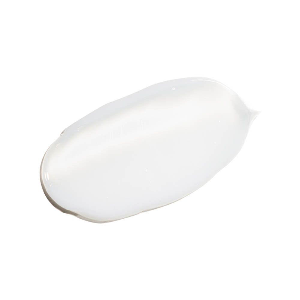 Weißer Klecks Creme auf weißem Hintergrund.